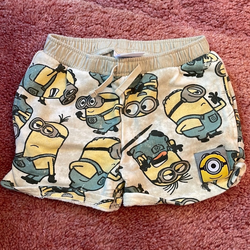 Boys minion 5T cotton short